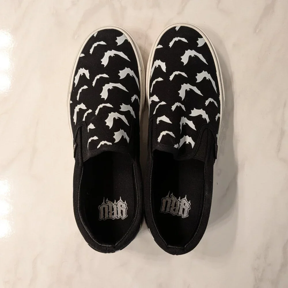 YRU Bat Shoes - White Bats on Black Background with White Platform Soles - Picture 2 of 9